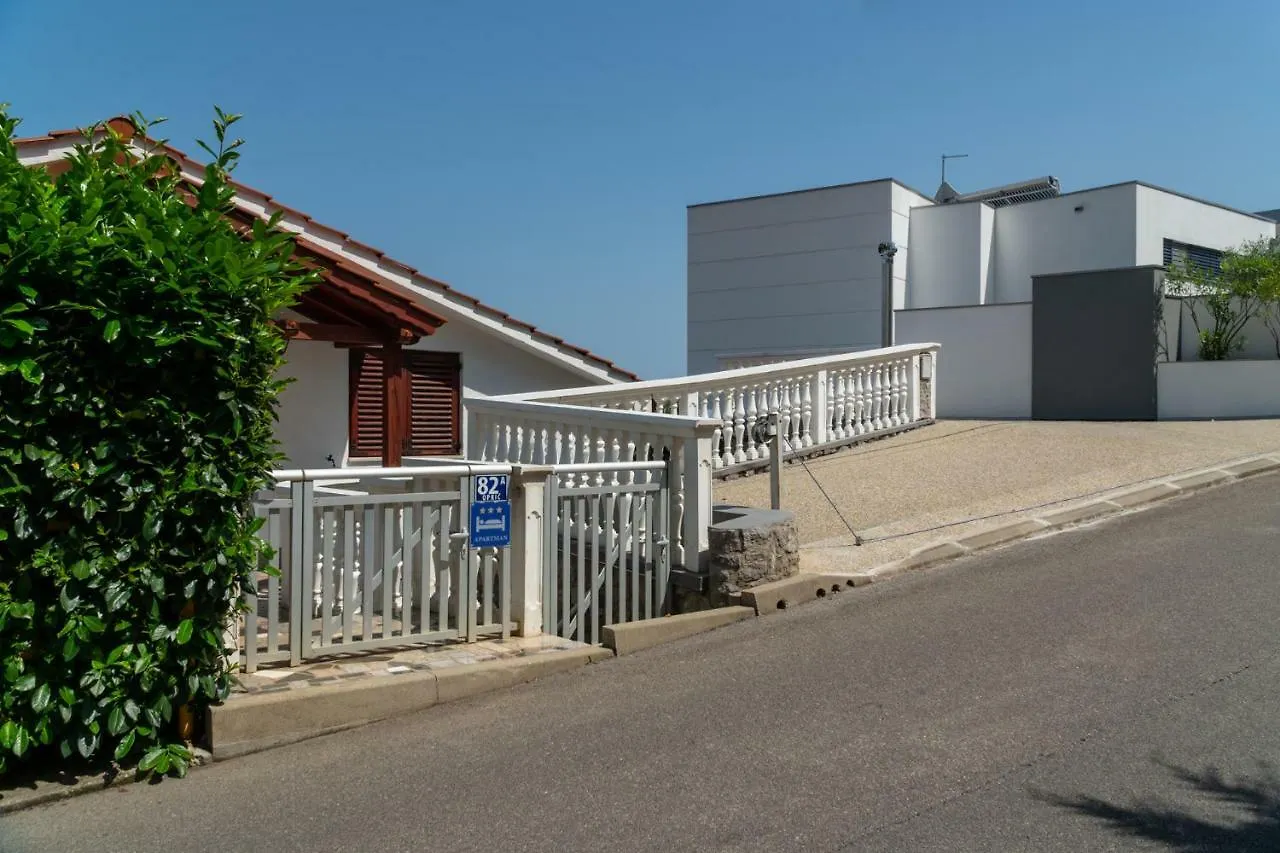 Apartments Micic ロヴラン